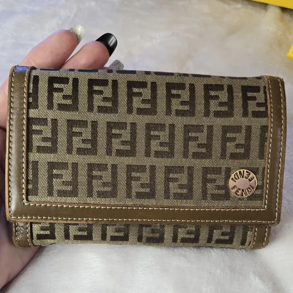 All Inclusive Fendi Brown Wallet with Iconic Monogram Pattern - Picture 3 of 14